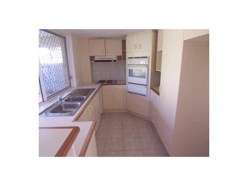 14/105 Ridgeway Avenue, Southport QLD 4215