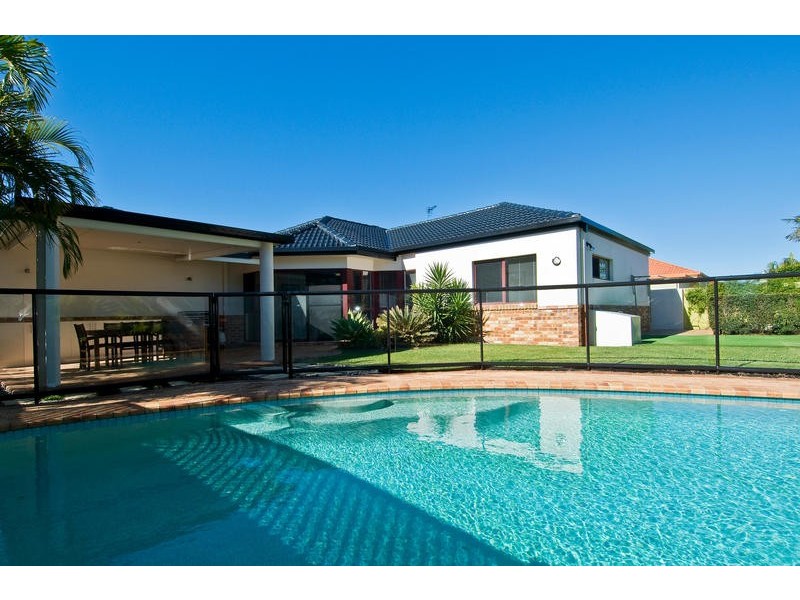 3 Deborah Ave, Benowa QLD 4217