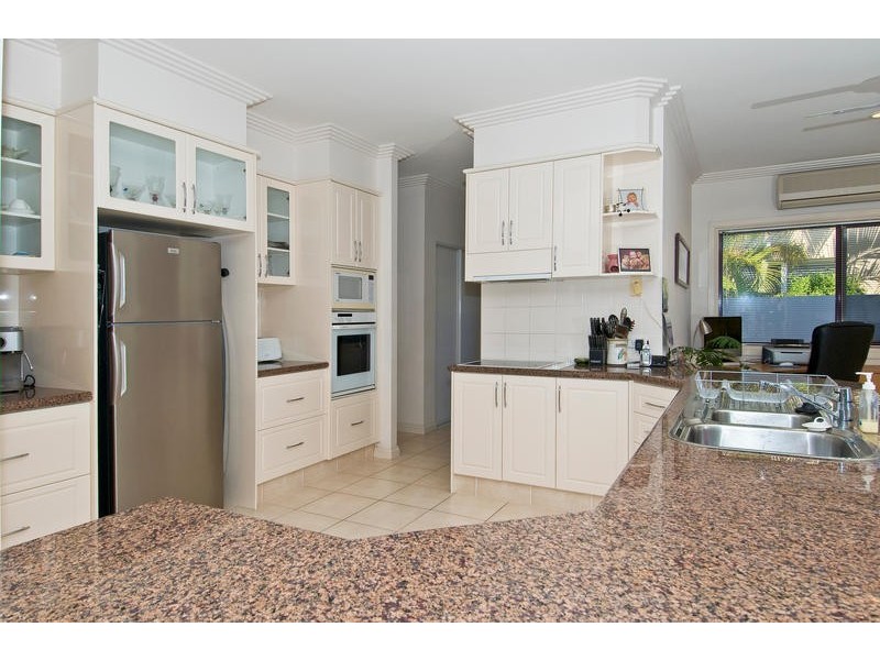 3 Deborah Ave, Benowa QLD 4217