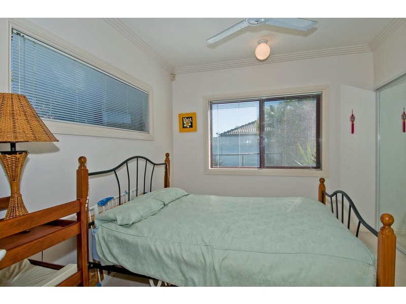 3 Deborah Ave, Benowa QLD 4217