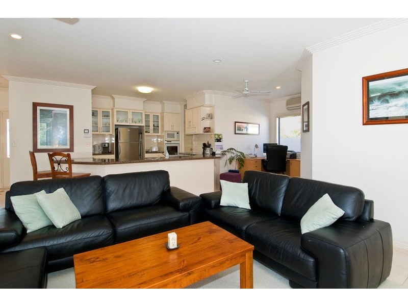 3 Deborah Ave, Benowa QLD 4217