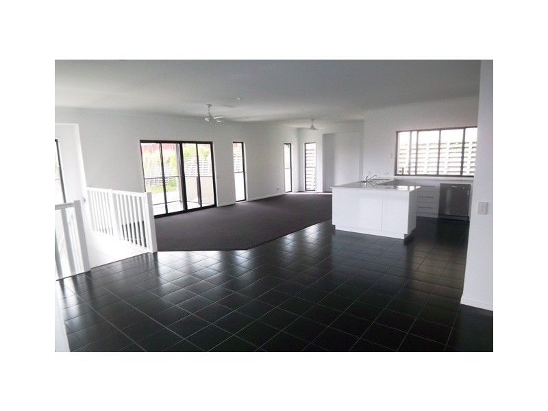 9 Hellman, Molendinar QLD 4214