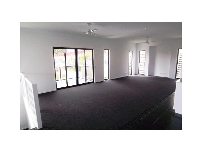 9 Hellman, Molendinar QLD 4214