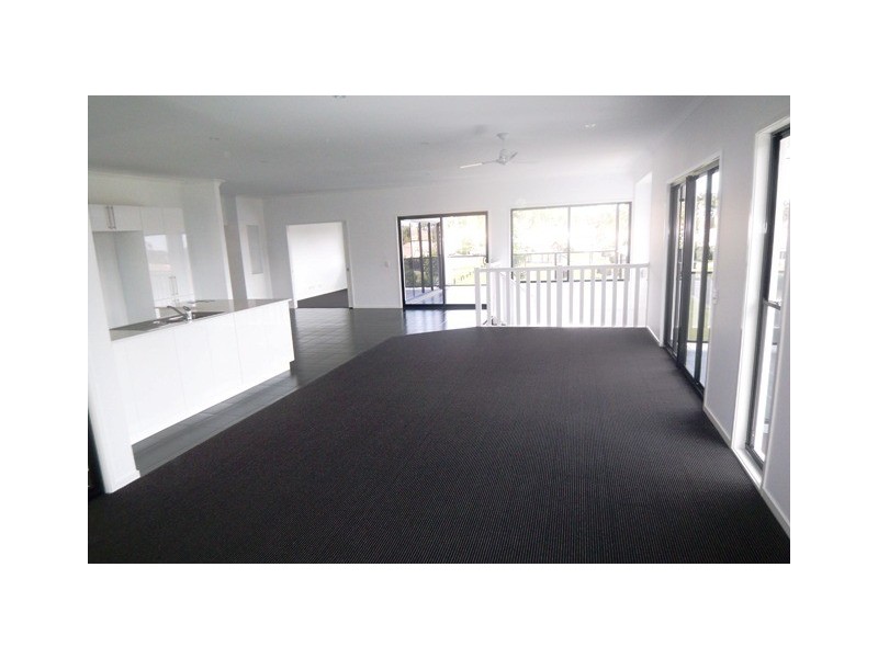 9 Hellman, Molendinar QLD 4214