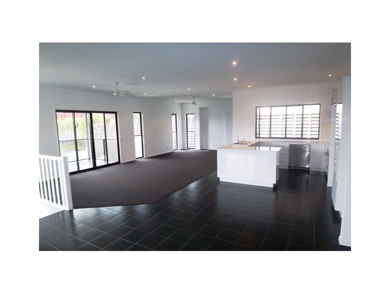 9 Hellman, Molendinar QLD 4214