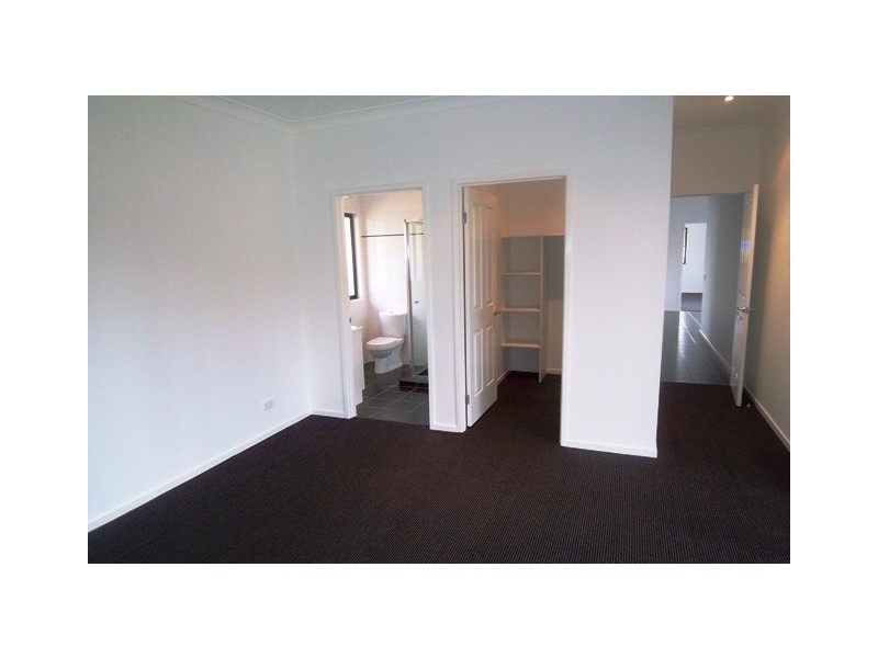 9 Hellman, Molendinar QLD 4214