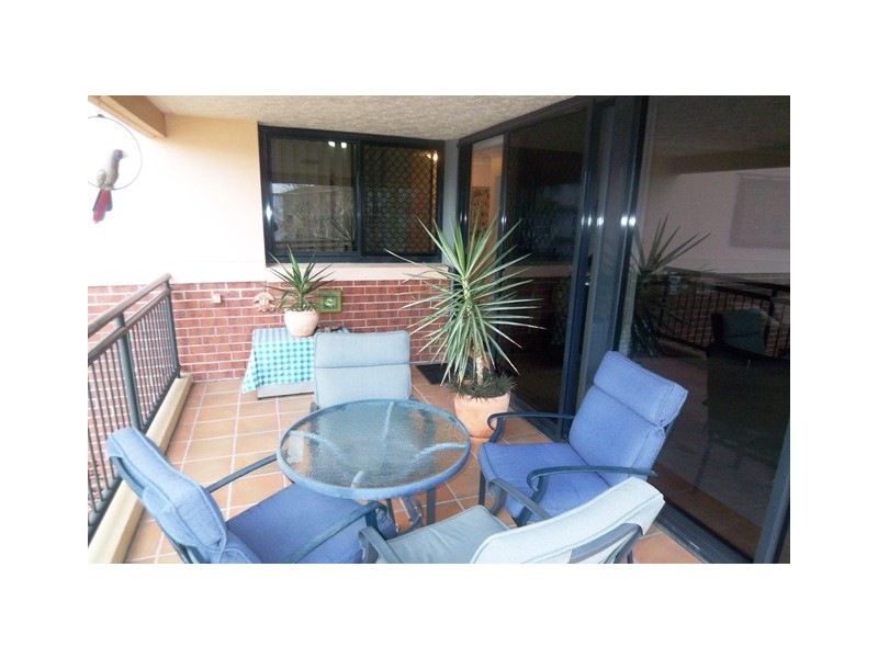 8/274 Marine Parade, Labrador QLD 4215