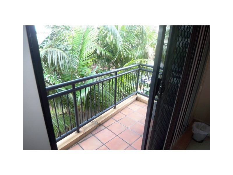 8/274 Marine Parade, Labrador QLD 4215