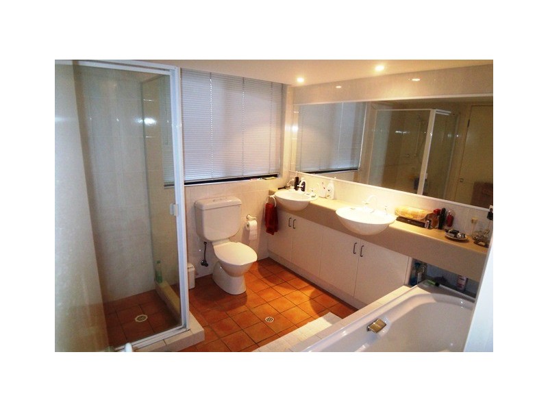 8/274 Marine Parade, Labrador QLD 4215