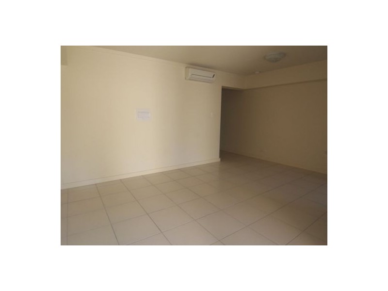 8/148 High Street, Southport QLD 4215