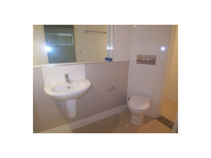 8/148 High Street, Southport QLD 4215