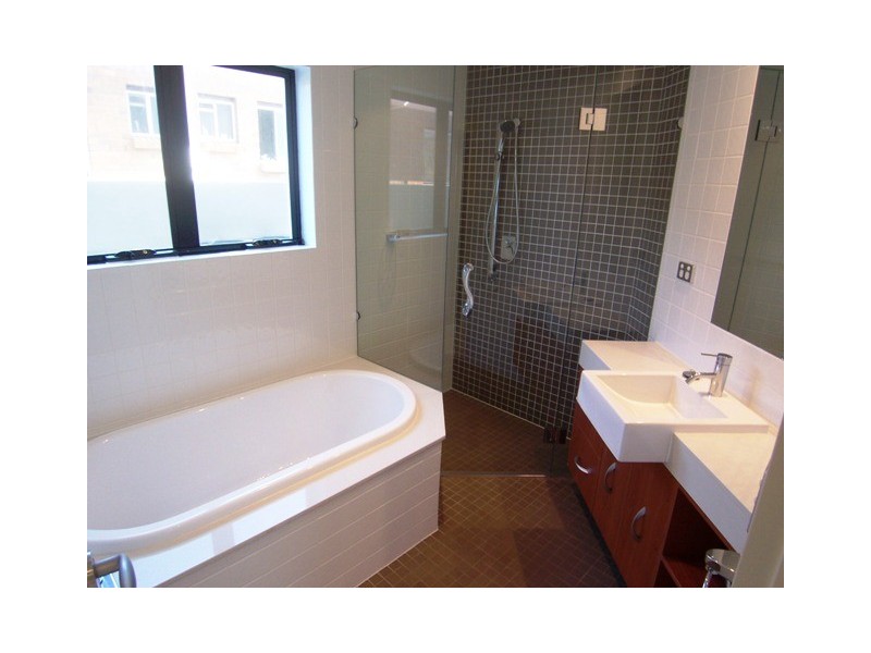 2/5 Room Canal Avenue, Runaway Bay QLD 4216