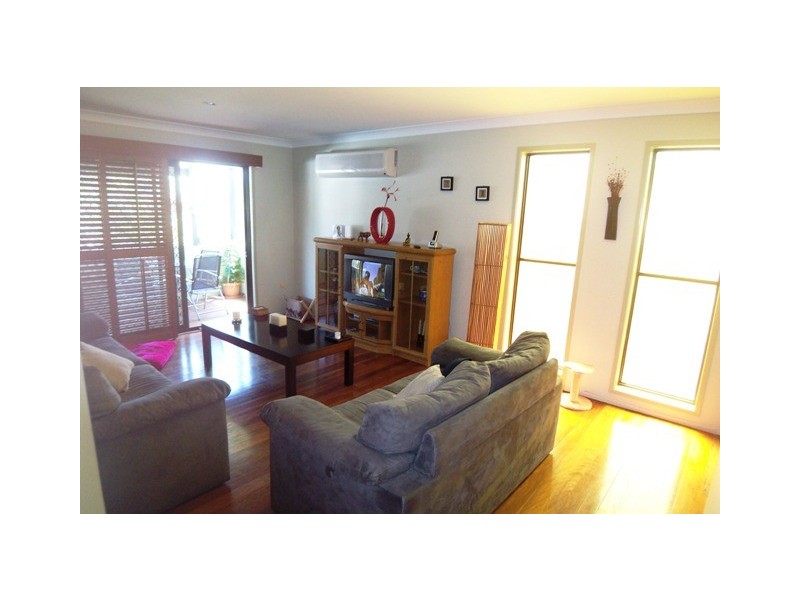 8 Raymond, Bundall QLD 4217