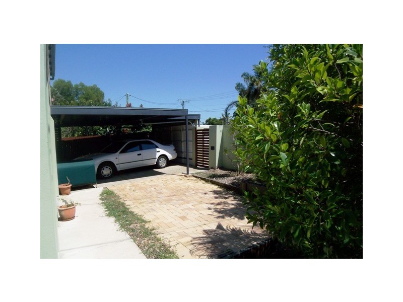 8 Raymond, Bundall QLD 4217