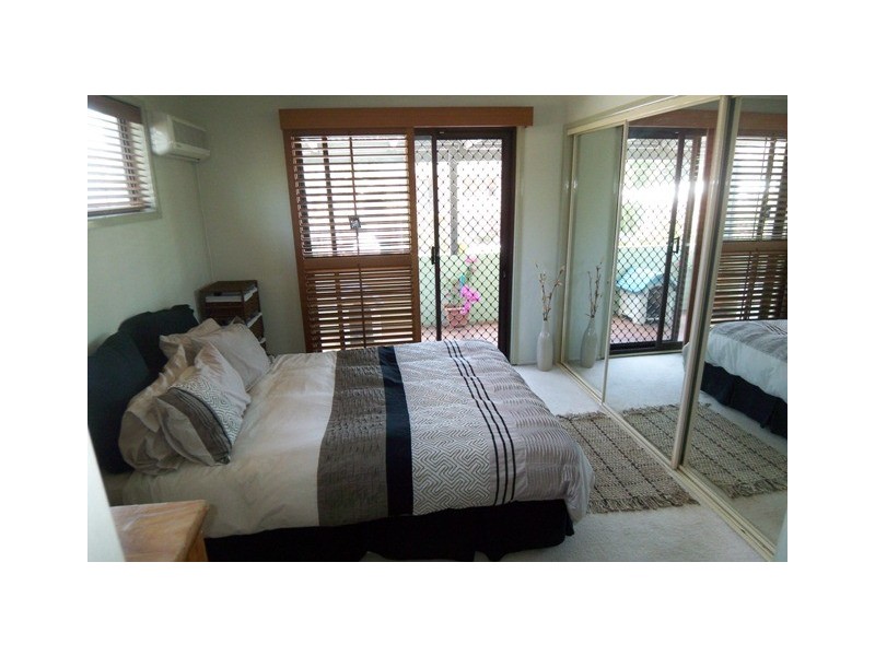 8 Raymond, Bundall QLD 4217