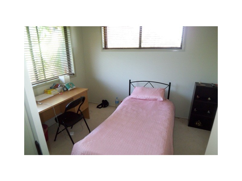 8 Raymond, Bundall QLD 4217