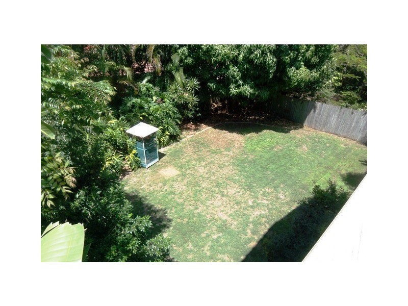 8 Raymond, Bundall QLD 4217