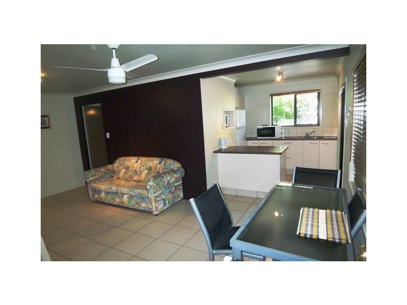 8 Raymond, Bundall QLD 4217