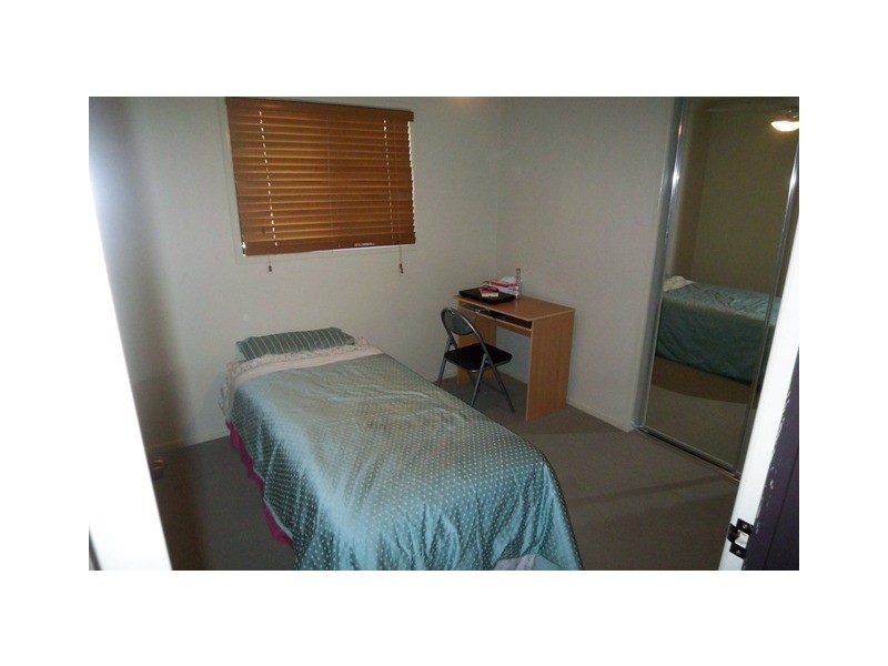 8 Raymond, Bundall QLD 4217