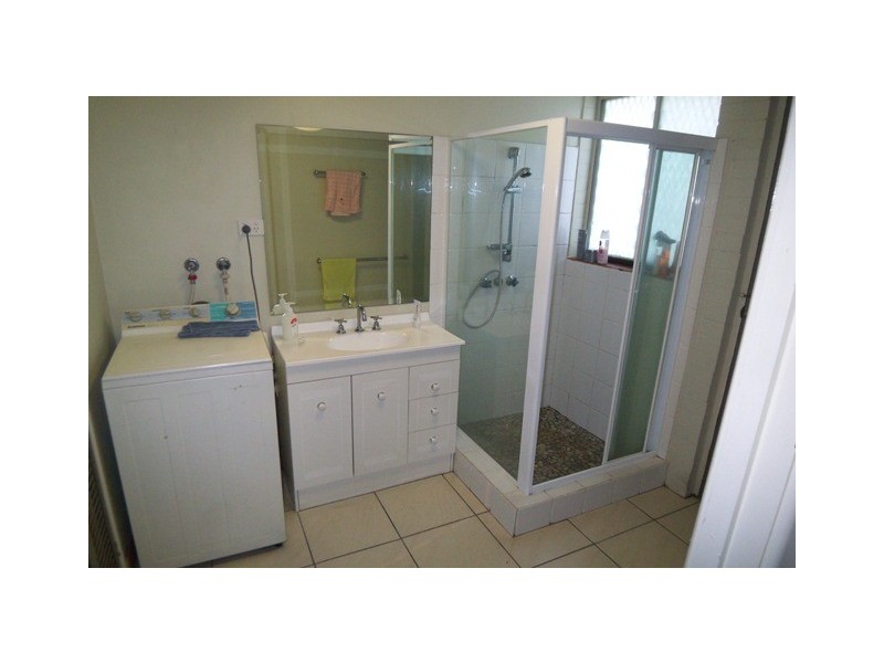 8 Raymond, Bundall QLD 4217