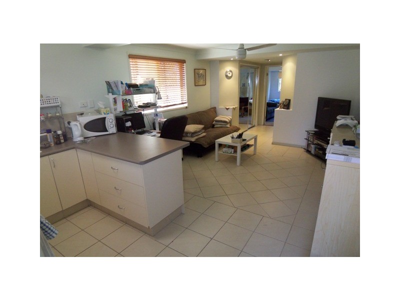 8 Raymond, Bundall QLD 4217