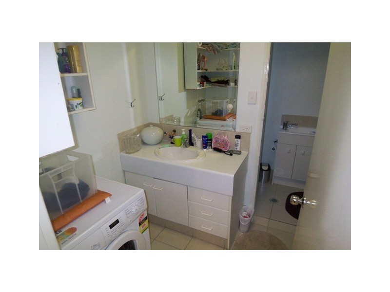 8 Raymond, Bundall QLD 4217