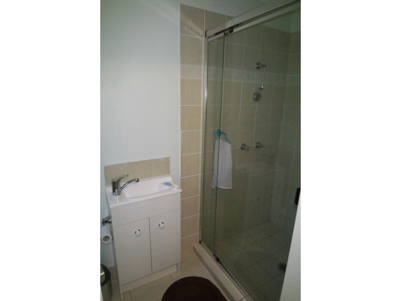 8 Raymond, Bundall QLD 4217