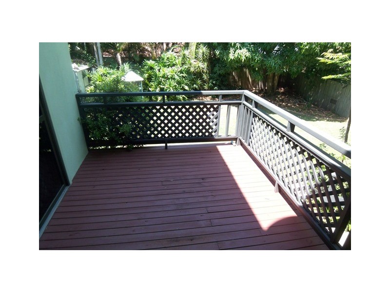 8 Raymond, Bundall QLD 4217