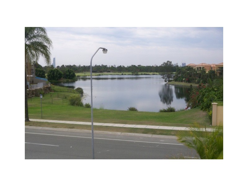 9/152 Palm Meadows, Carrara QLD 4211