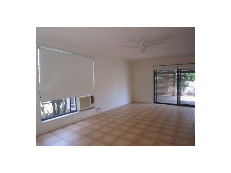 2/17 Gardiners Place, Southport QLD 4215