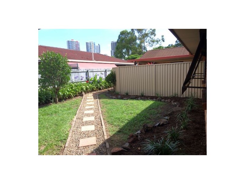 2/17 Gardiners Place, Southport QLD 4215