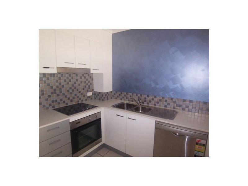 2/15  Lloyd Street, Southport QLD 4215