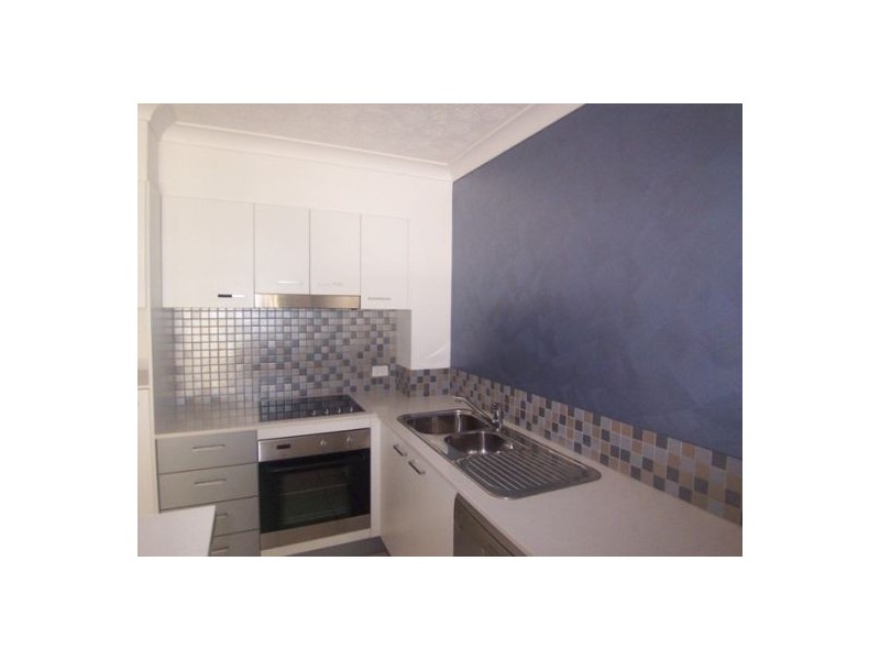 2/15  Lloyd Street, Southport QLD 4215