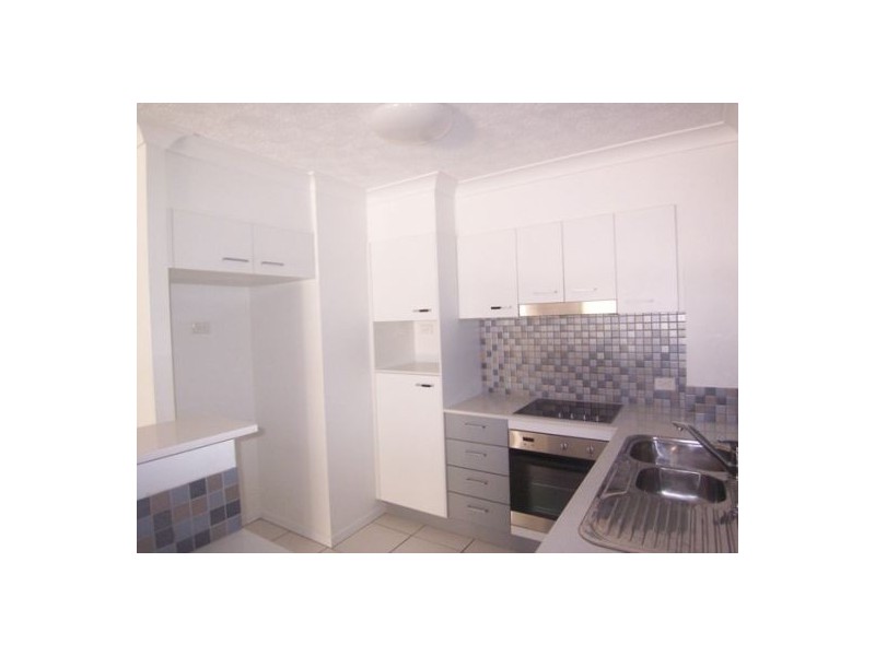 2/15  Lloyd Street, Southport QLD 4215