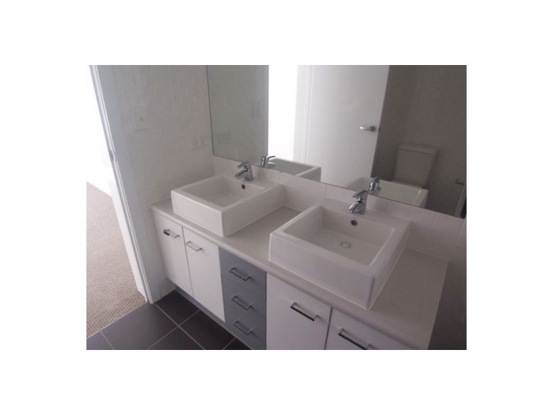 2/15  Lloyd Street, Southport QLD 4215