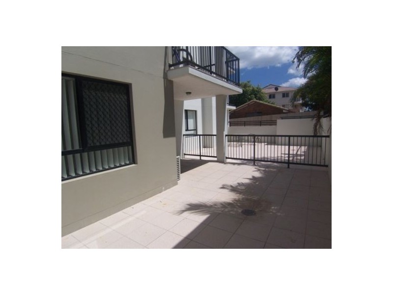 2/15  Lloyd Street, Southport QLD 4215