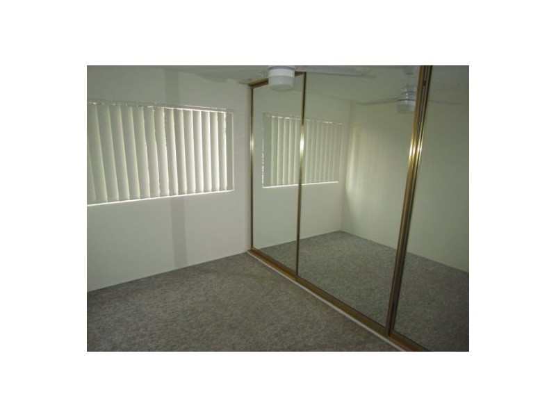 4/10 White Street, Southport QLD 4215