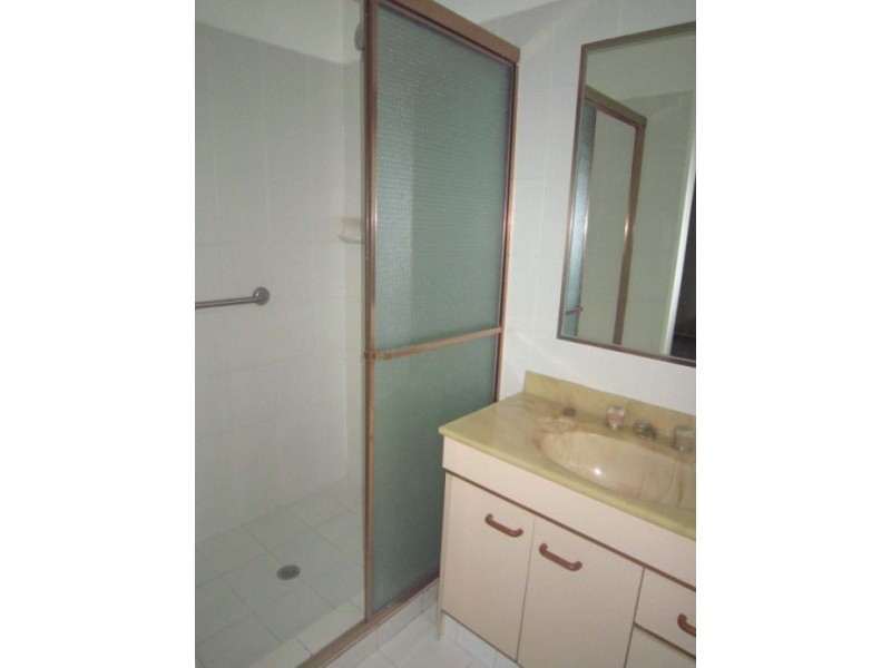 4/10 White Street, Southport QLD 4215