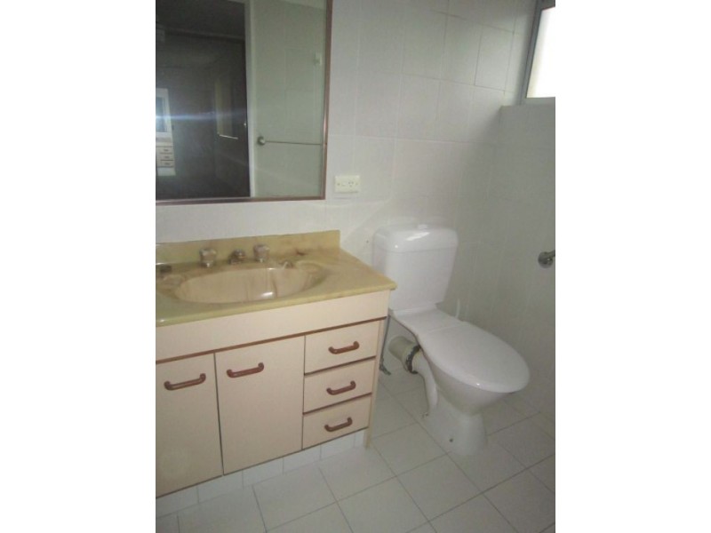 4/10 White Street, Southport QLD 4215