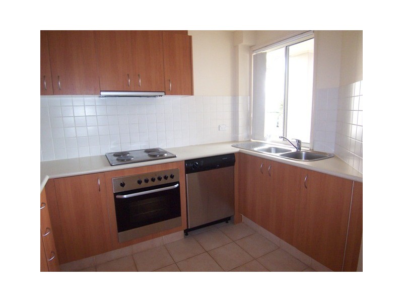 7/97 Eugaree Street, Southport QLD 4215