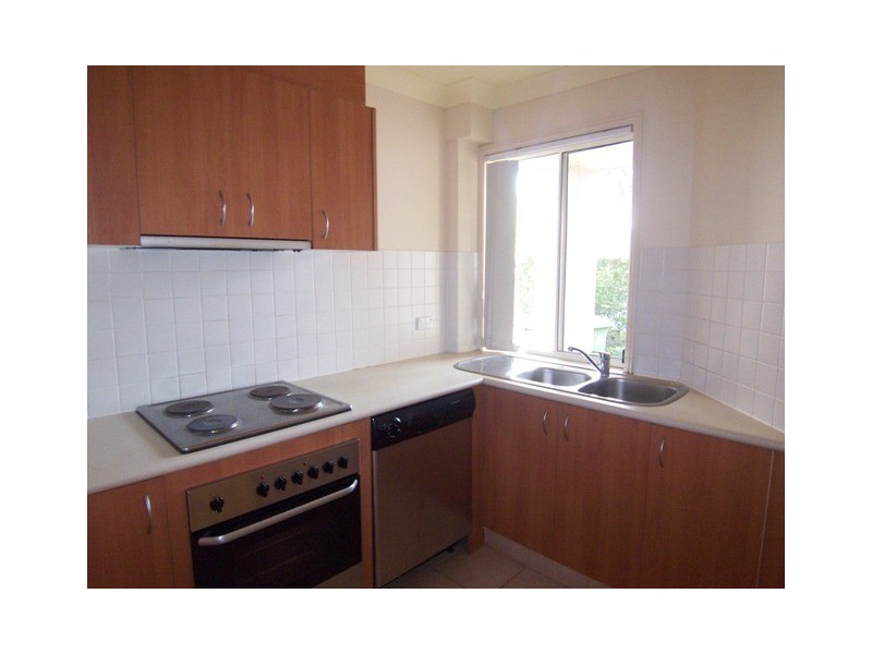 7/97 Eugaree Street, Southport QLD 4215