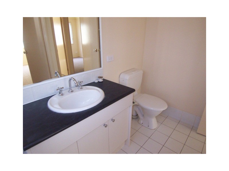 7/97 Eugaree Street, Southport QLD 4215