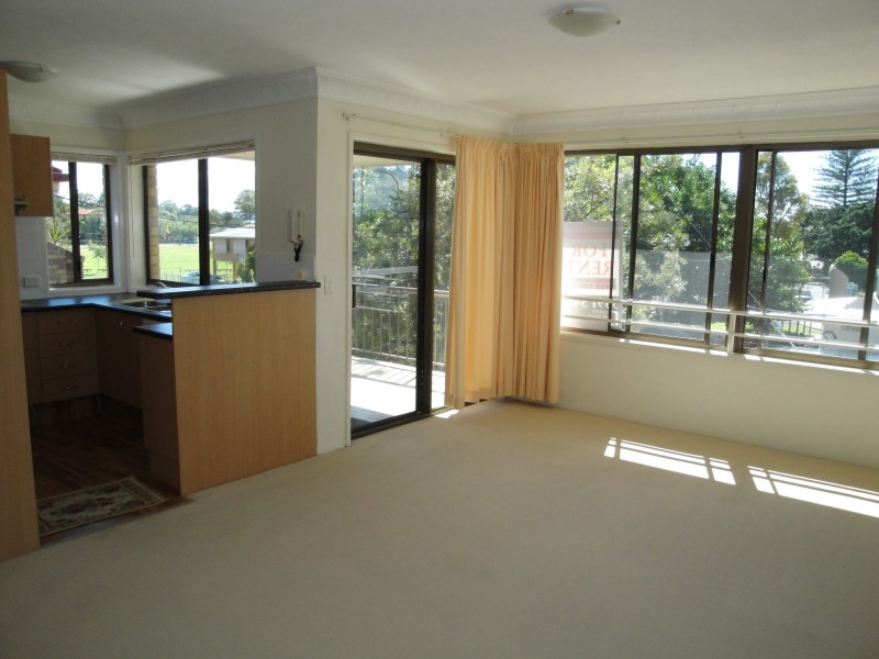 7/4  Broad Street, Labrador QLD 4215