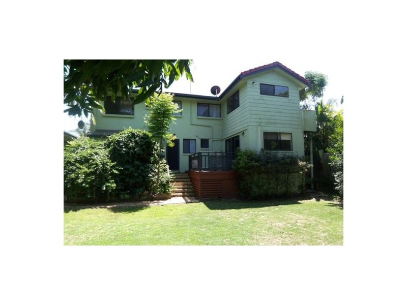 8 Raymond Avenue, Bundall QLD 4217