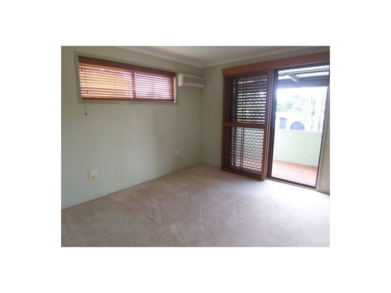 8 Raymond Avenue, Bundall QLD 4217