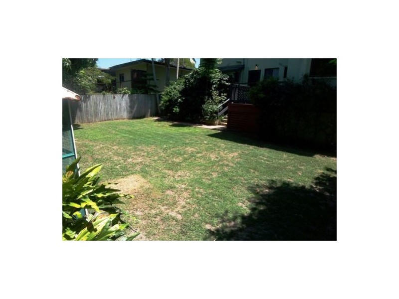 8 Raymond Avenue, Bundall QLD 4217