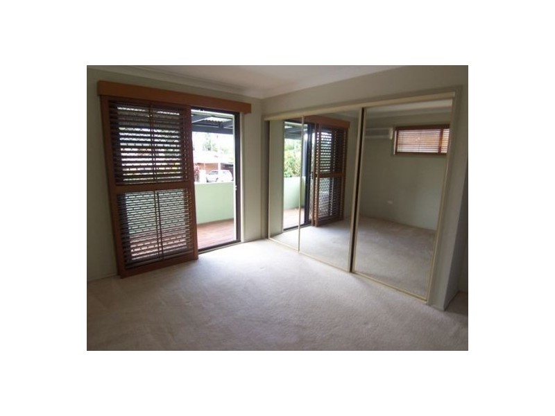 8 Raymond Avenue, Bundall QLD 4217