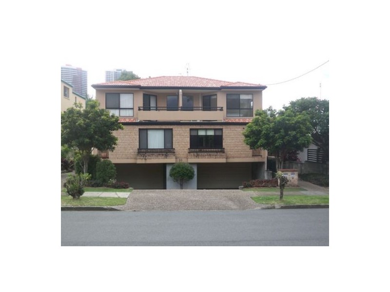 2/33 meron, Southport QLD 4215