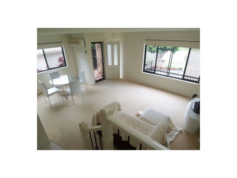 2/33 meron, Southport QLD 4215