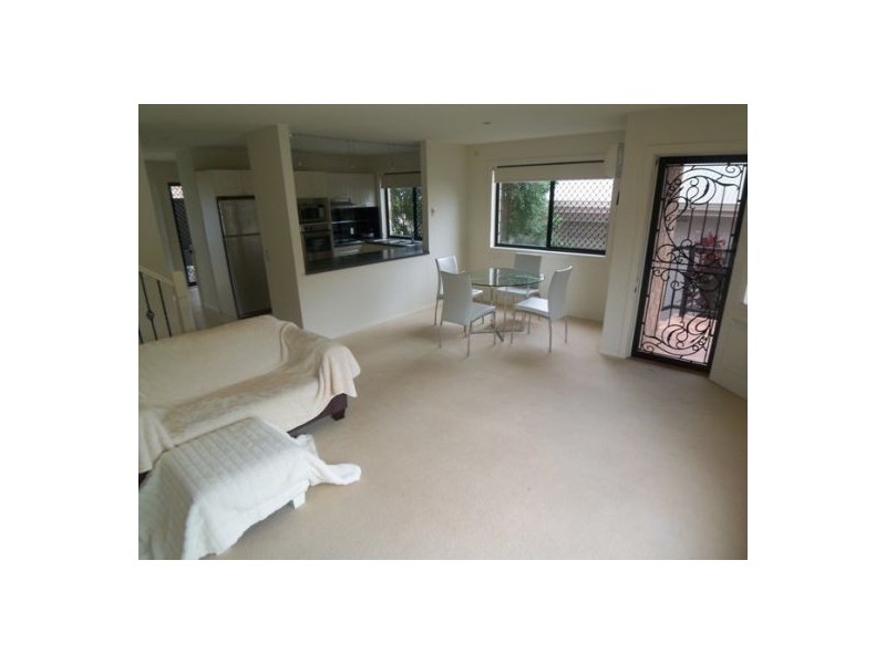 2/33 meron, Southport QLD 4215